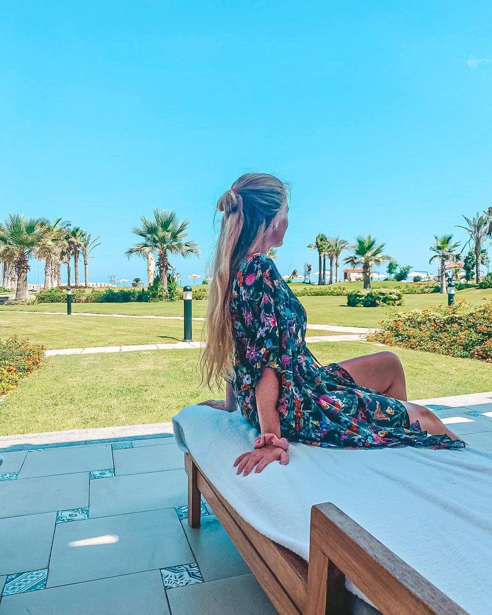 JSCollection's tweet photo. Summer dreaming! 🌴 Stay cool in our Gardenia Paradise cover up styled by @thatgirlnamedbibi #JessicaSimpsonStyle https://t.co/54LFspQW17