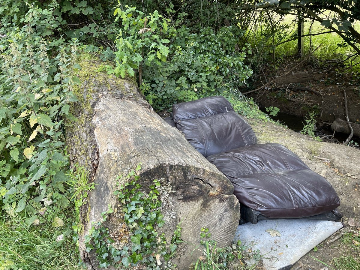 pamjnorris's tweet photo. Was glad to get back from my #litterpick today &amp; jump in the shower.
3 bags filled, 1 overflowing bin sorted and sofa seats reported to council as #flytipping.
Phew it’s too hot for me today.
Just wish people would use the bins,
@KeepBritainTidy @Northantswombl1 https://t.co/y0UYBDZDXm
