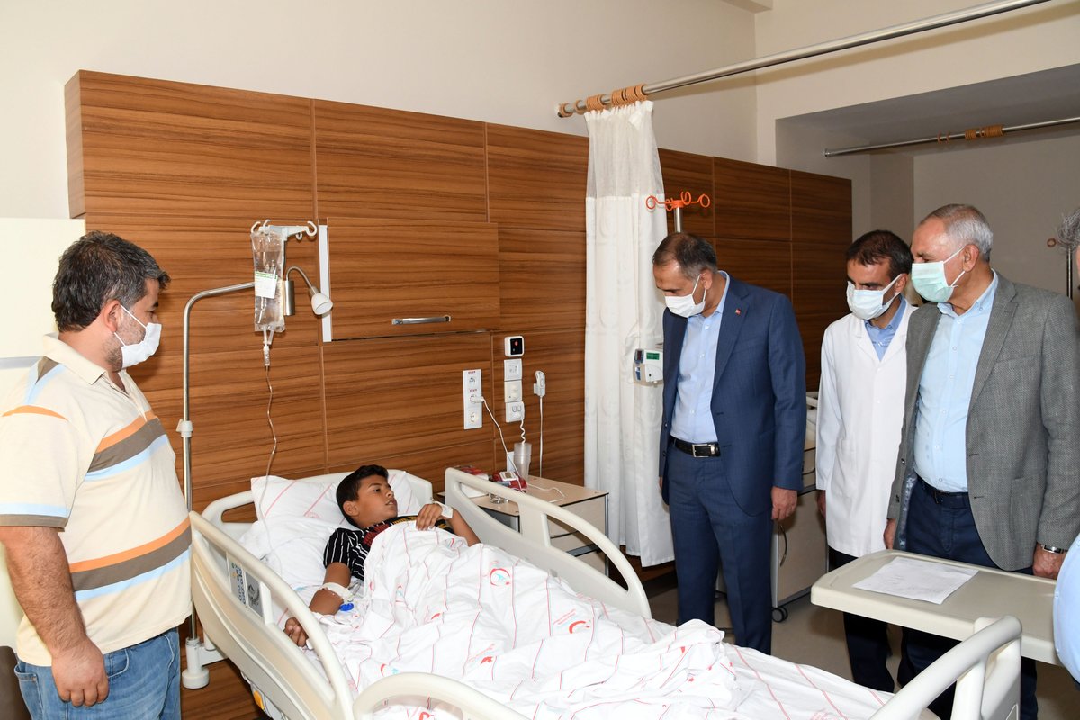 Sayın Valimiz Mahmut Çuhadar, Milletvekilimiz Sayın Yakup Taş ve protokol üyeleri ile birlikte Kurban Bayramı dolayısıyla Adıyaman Eğitim ve Araştırma Hastanesinde yatan hastaları ve hasta yakınlarını ziyaret ederek bayramını kutlayıp, geçmiş olsun dileklerini iletti.