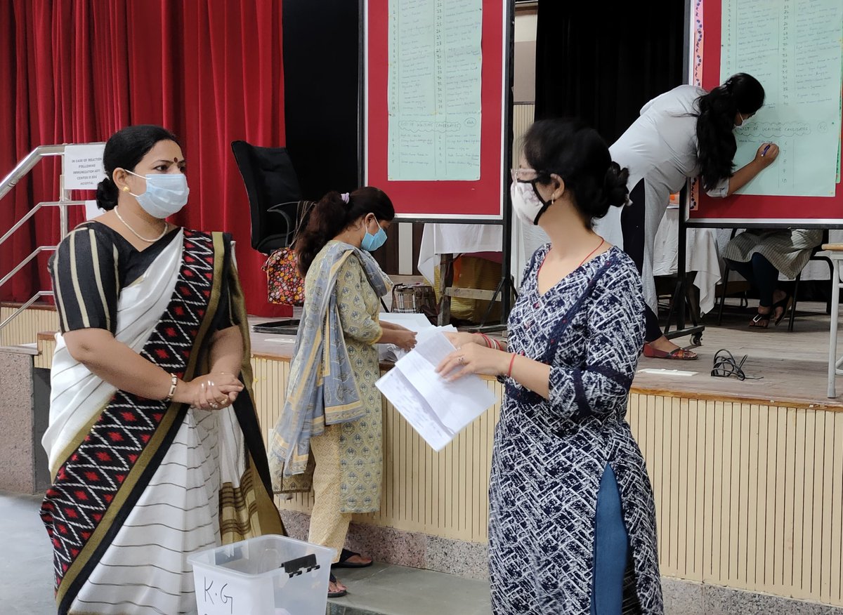 SimmiYadavMCD's tweet photo. Lucky Draw for Admission in class Nur-KG was held in the kind presence of Principal, HoS and entire #SMCTeam The result of the Draw will be displayed on the Notice Board on 23rd July. Rgrds
Simmi Yadav
Social Worker & Ward Coordinator S32 @msisodia @AtishiAAP @DelhiSmc @AAPDelhi https://t.co/ozlsHUKqW6