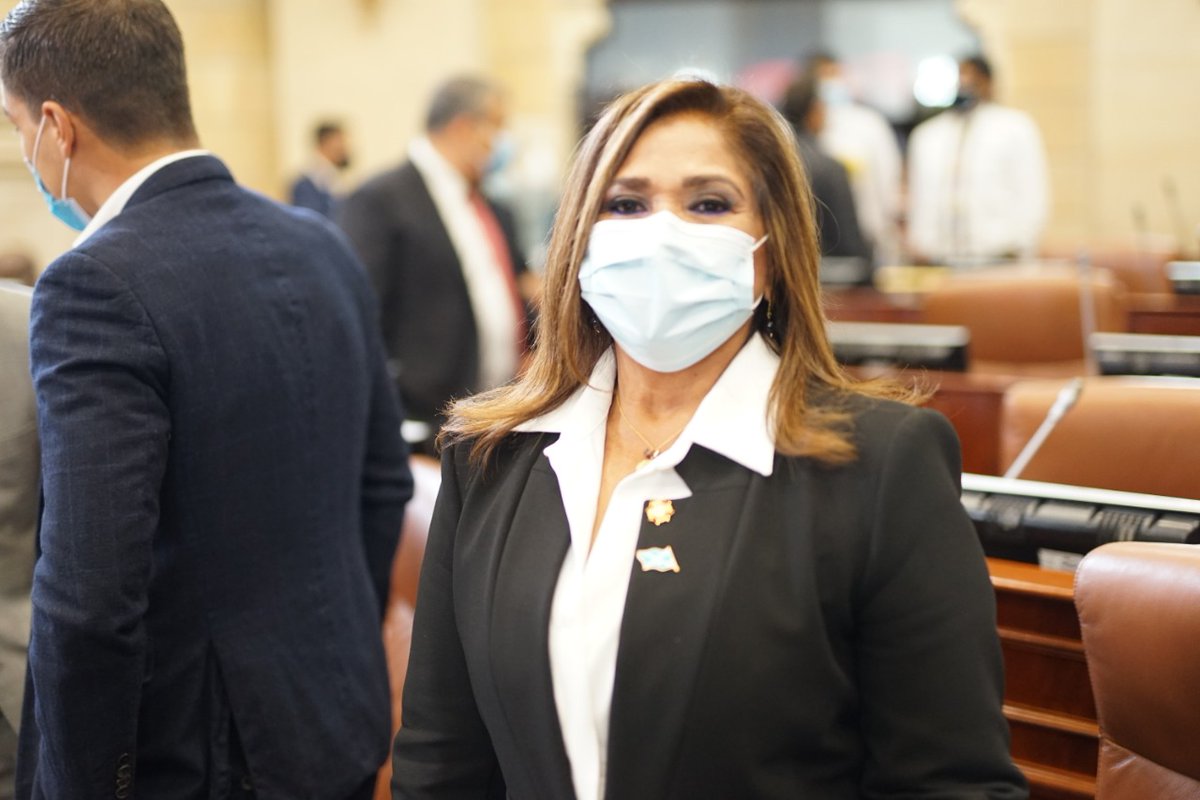 ejaypangdiaz's tweet photo. En pocos minutos será instalada la nueva mesa directiva de la @CamaraColombia en su cuarta y última legislatura. Muy activa continuaré en la misión de legislar a favor de nuestras #Islas https://t.co/M7pUVGyi8z