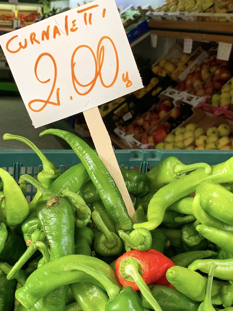 PugliaGuys's tweet image. 🍽 Curnaletti (in dialect) aka friggitelli. 🇮🇹 Delicious sautéed in #WeAreInPuglia olive oil and served with a sprinkling of sea salt.
🏷 #Puglia #friggitelli #italianfood #italy #food #foodie