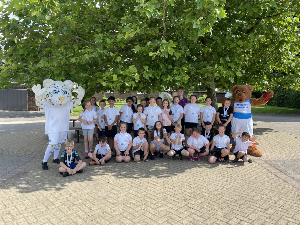 MISS__BROWN17's tweet photo. Thanks again for organising this event @SallyMayman and @victorialh09! 5B loved taking part in the JOGLE and raising money for such a great charity! 250 miles as a class! So proud and such a great way to end the year! #team5B #teamwrenthorpe ππΌππ₯#type1diabetes https://t.co/j7ocpiSfCN