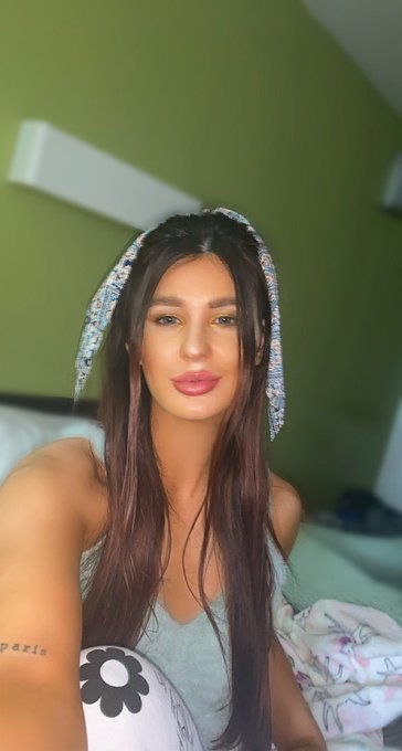 Paris Cummings🍒Vaccinated🥳 - 1 pic. Hey y’all hope ur all having a blessed day 🥳 https://t.co/w6NC5DQO1e