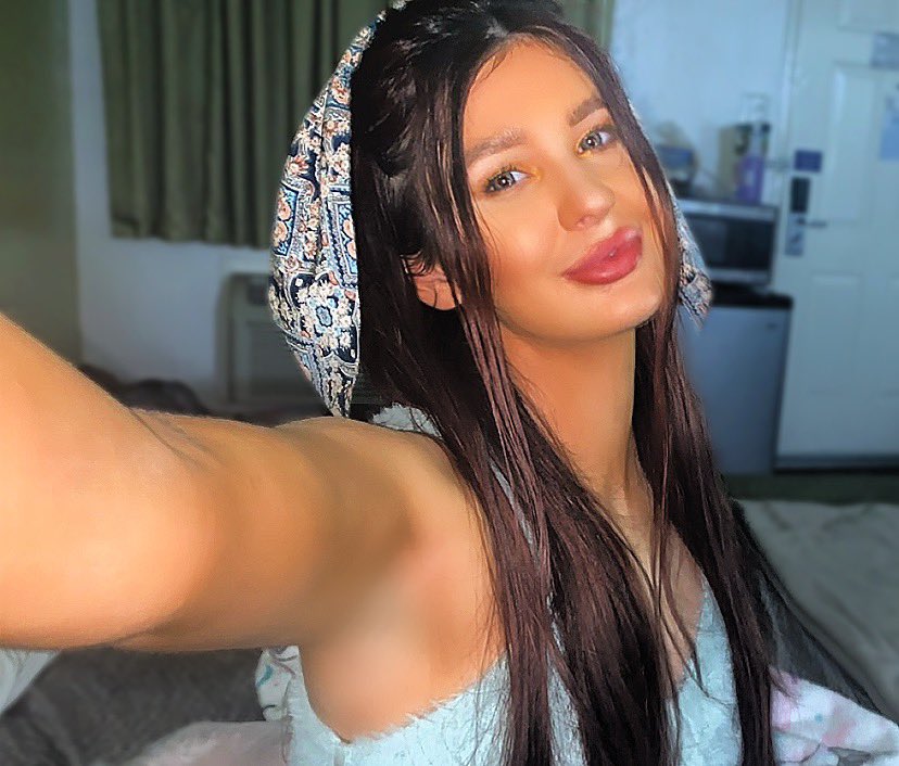 2 pic. Hey y’all hope ur all having a blessed day 🥳 https://t.co/w6NC5DQO1e