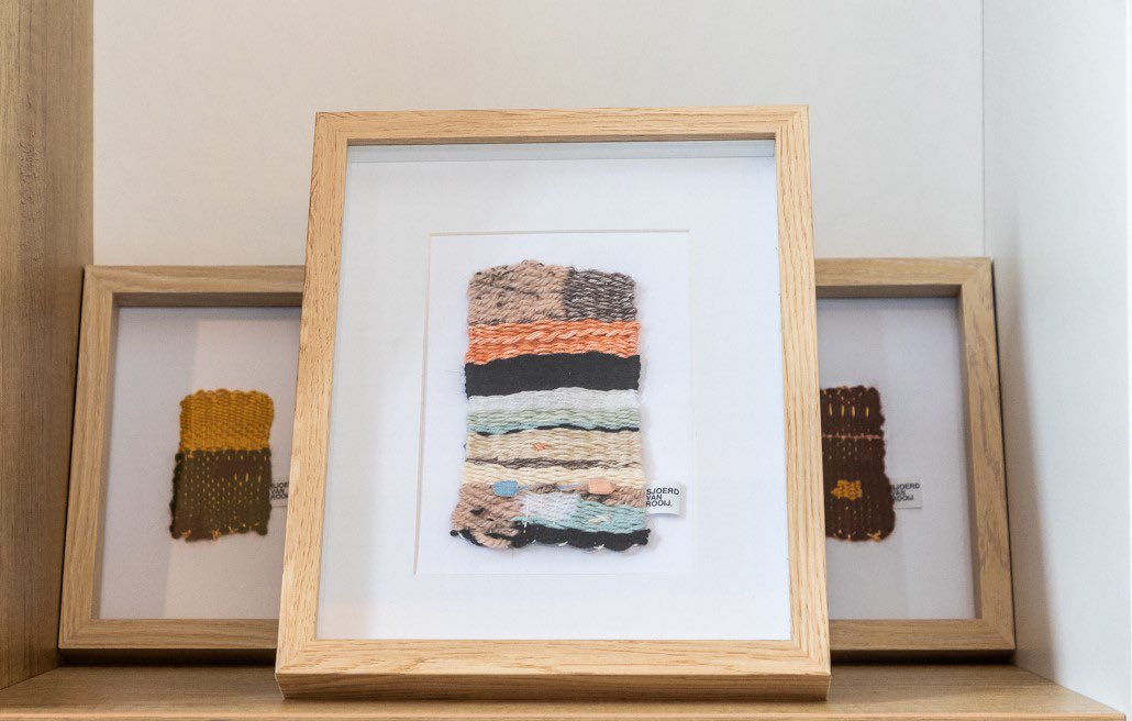 KunstofArt's tweet photo. ￼NIEUW IN COLLECTIE
Sjoerd van Rooij is doof geboren en kan niet horen en spreken. 
In zijn kunstwerken vertaalt hij muziekstukken naar weefkunst. Hij kan niets horen van de muziek, maar wel voelen. Benieuwd? https://t.co/zRBNXHta1R

#kunst #weefkunst #galerie https://t.co/oqfOlPtLHb