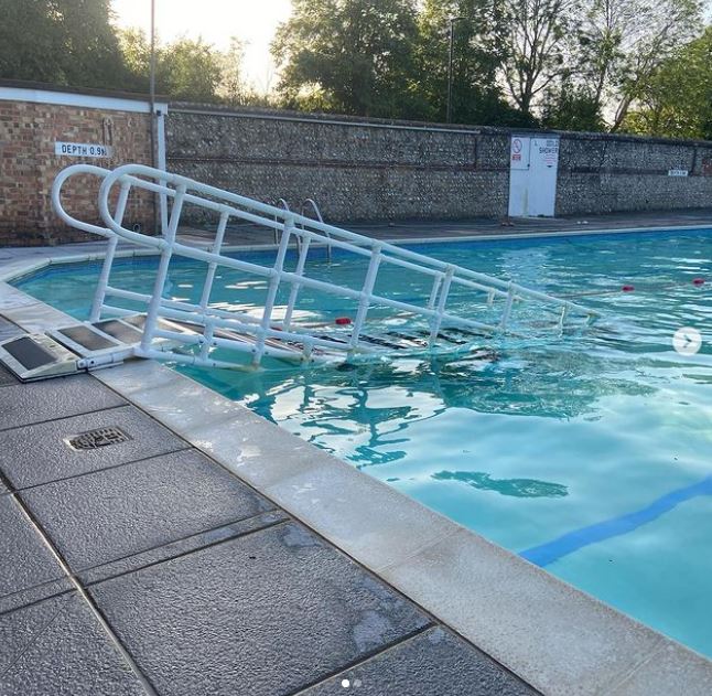 SPINALpedia's tweet image. Did you know there are portable ramps that can be used in any pool? Awesome! #accessiblepool