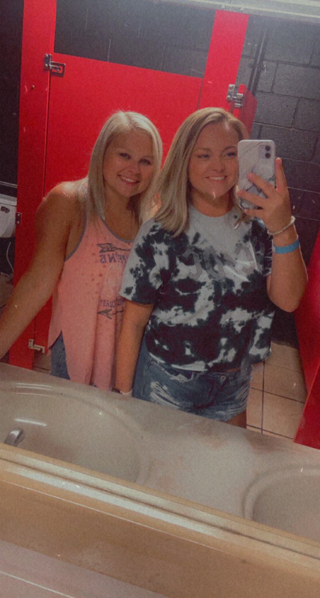 sbp43's tweet photo. need some more bestie time ASAP @emyleeann_13 https://t.co/gltE7RGHiN