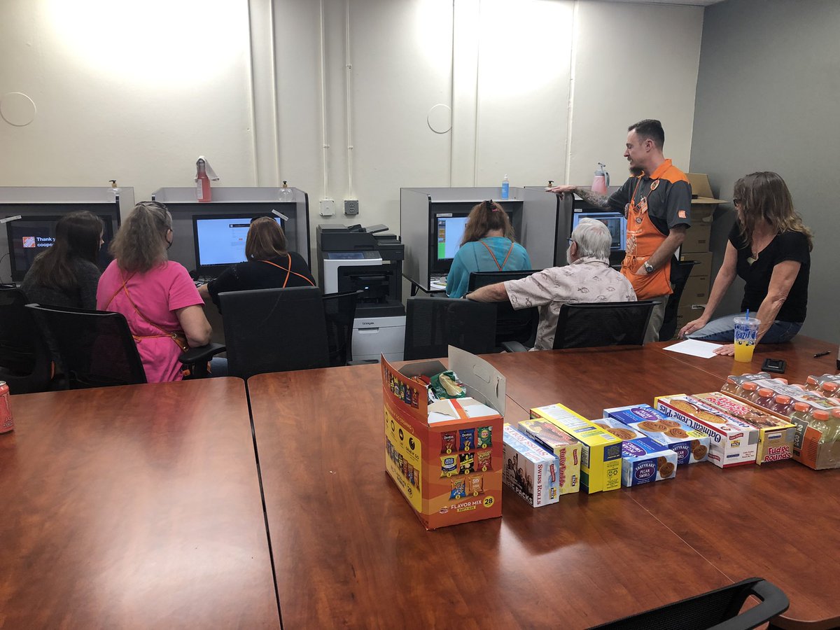 Thank you Mike for coming down and helping the D23 crew grow our HDMS knowledge!!! @kylerey81 <a href="/LpKyla/">Kyla Little-Pendergrass</a> <a href="/MarkDMiller13/">月月</a> <a href="/NeriWilliams/">Neri Williams</a> <a href="/RodriguezMBridg/">Bridgett Rodriguez</a>