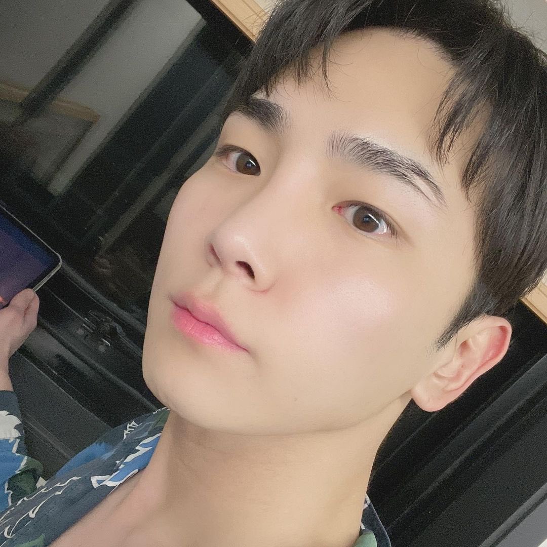 5HINee_Spain's tweet photo. [ Instagram 📸 | 20072021 ]
Actualización de #Key 

 🗨️ "Seguro que mi cabello crece muy rápido" 

🔗 https://t.co/GGXkItY2kD 

#SHINee #KEY @SHINee https://t.co/KB6aK0TzBU