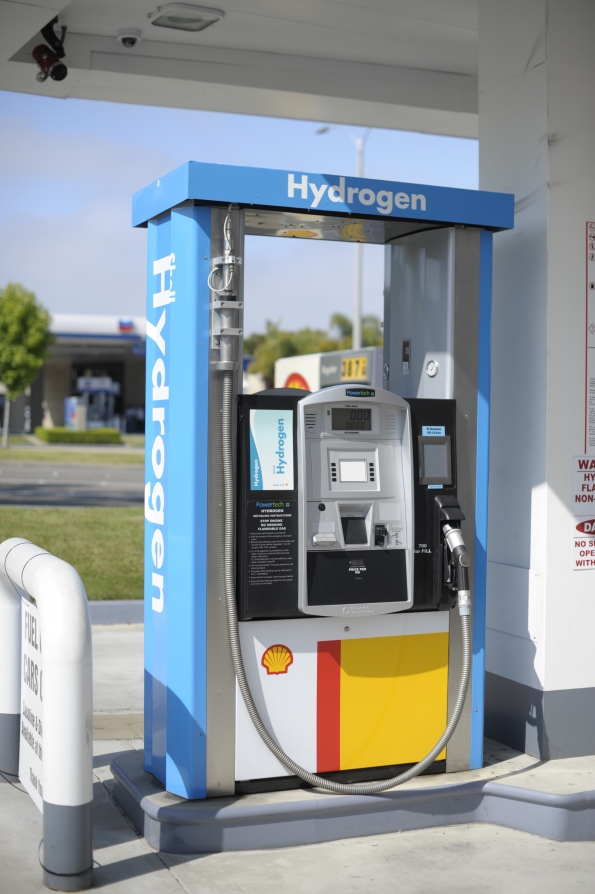 Hyundai's tweet image. Hyundai Motor Group recently signed an MOU with @ENERGY to cooperate in hydrogen #fuelcell technology innovation and global expansion, including the installation of a hydrogen refueling station and providing NEXO SUVs. #ProgressforHumanity