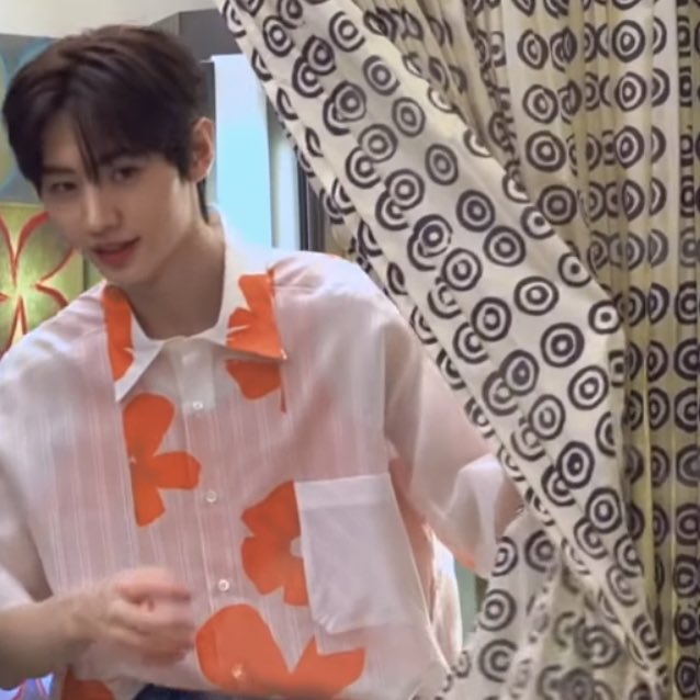 tiny sunghoon (@tiniehoonie) on Twitter photo 