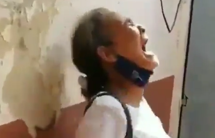 la_patilla's tweet photo. El desesperado llanto de una madre luego que su hijo recibiera una brutal golpiza por el régimen cubano (VIDEO) https://t.co/py1sbAY4Wz https://t.co/Htou04iRI7