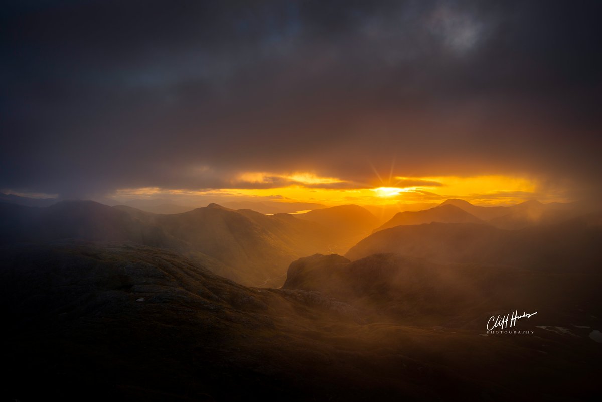 Glencoe Morning Sunrise. @TGOMagazine @VisitScotland @ScotsMagazine @DiscoverGlencoe #sunrise #glencoe #earlystarts #climbscotland #landscape #landscapephotography