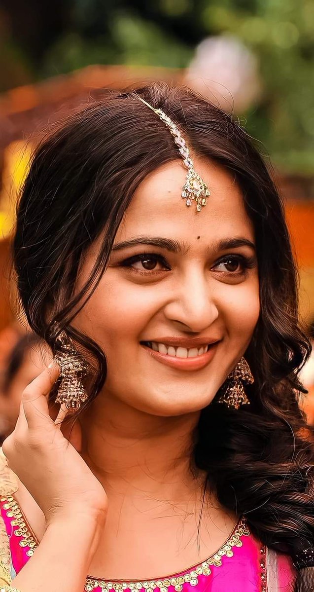 #16YearsofAnushkaShetty