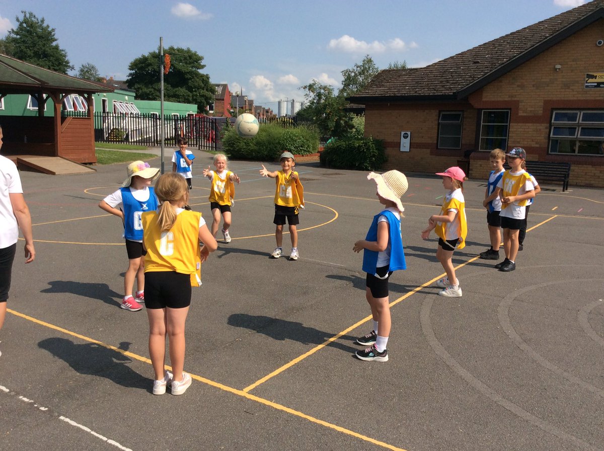 MissPulleyn's tweet photo. Celebrating a wonderful Summer term of Netball club! I continue to be amazed by how much the children’s skills have developed! A huge thank you to @traceyann77 for being a fantastic coach!@BoothferryPS https://t.co/Mhgxab1SwD