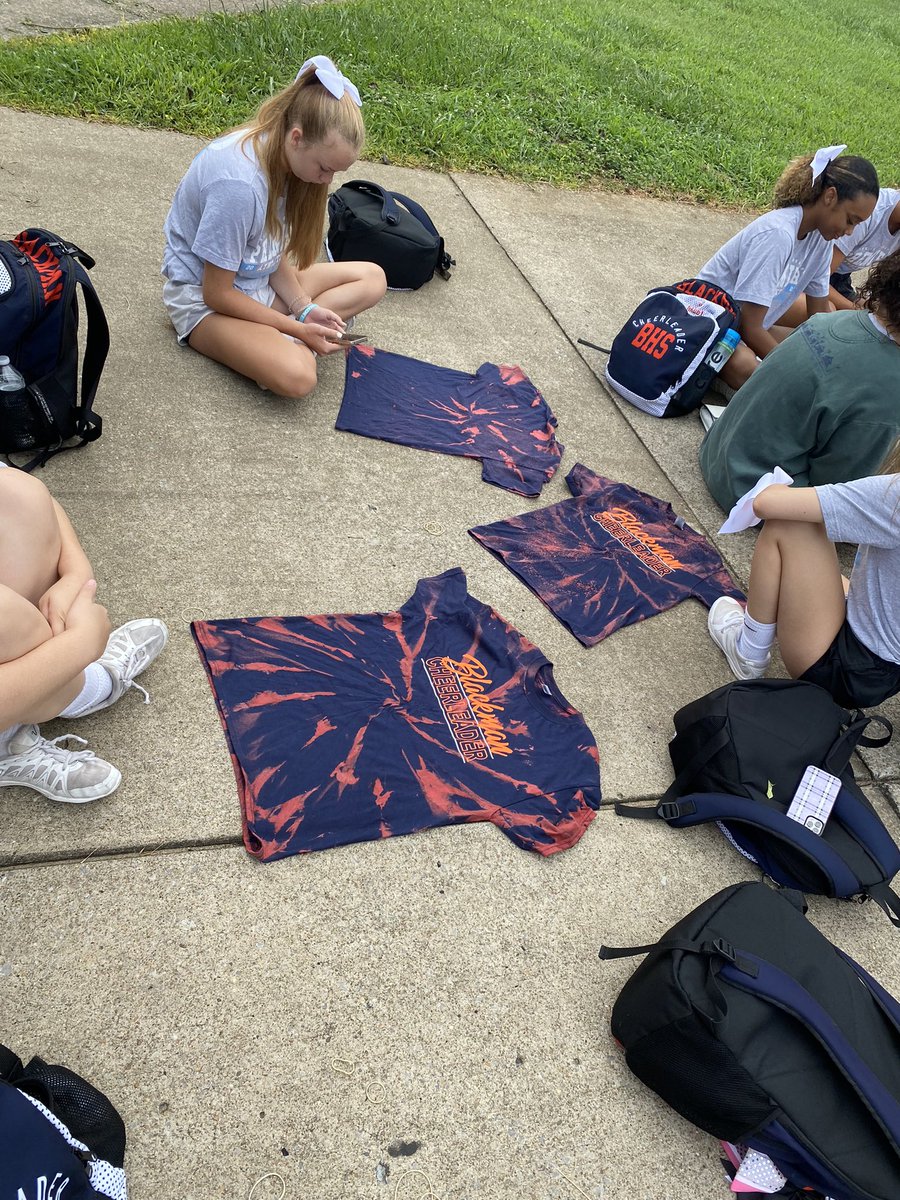 blazehoopscheer's tweet photo. Putting their own spin on their practice shirts!! #bleachedshirts #goblaze https://t.co/7uU7iGoF8i