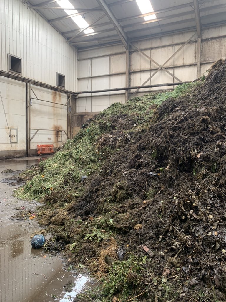 1/ So those bins we fill with food & garden waste - where does it go & what happens to it? Yesterday I found out when one of our Environment Officers paid a site visit to a composting facility. A thread (including how we can all better help the process)….