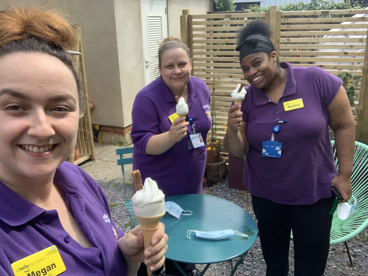 Free ice cream is the best ice cream 🍦 😋 <a href="/Keshia95950563/">Keshia</a> #playteam #playleader #sunnyday #northmidnhs