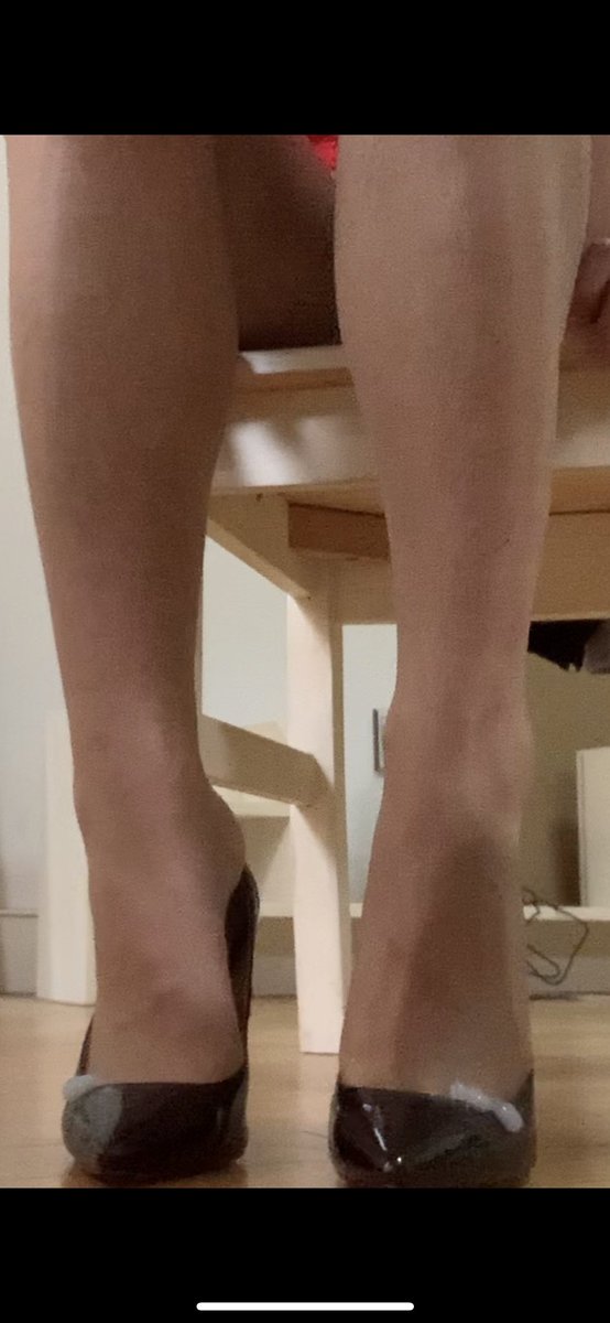 ppppppp45599656's tweet photo. 有没有贱狗想来闻妈妈的丝袜的？
好喜欢踩进全是贱狗偷偷射进来精液的高跟鞋里
贱狗的精液只配给妈妈洗脚呢
还不快滚过来闻妈妈的小骚脚？ https://t.co/8Y9m9yesuR