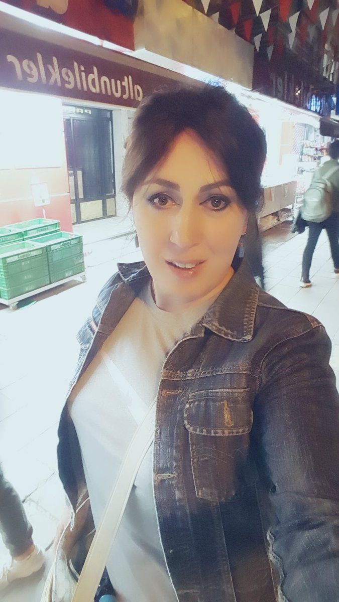 Transvestitlar oz ogizlariga kiradilar Transvestitlar oz ogizlariga kiradilar