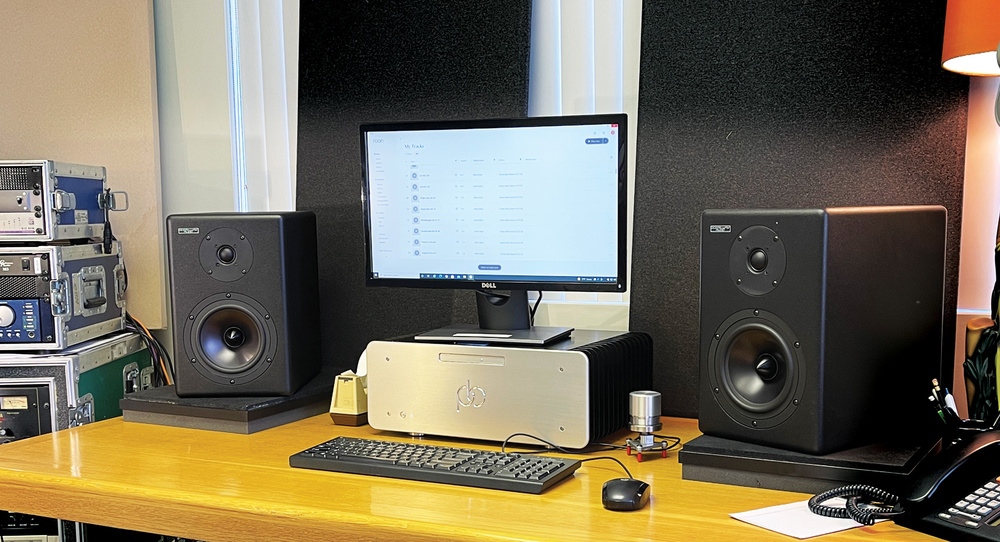 soundonsoundmag's tweet photo. SOS NEWS

Ocean Way Audio have just revealed a new nearfield monitor, called the Pro3 (nicknamed 'Fat Boy') available for shipping now, and carrying a price of $2499 per pair. 

https://t.co/O6wCHTUdWZ

#OceanWay #Pro3 #oceanwayaudio #sound #monitor #musicproduction https://t.co/PrVYZM23ia