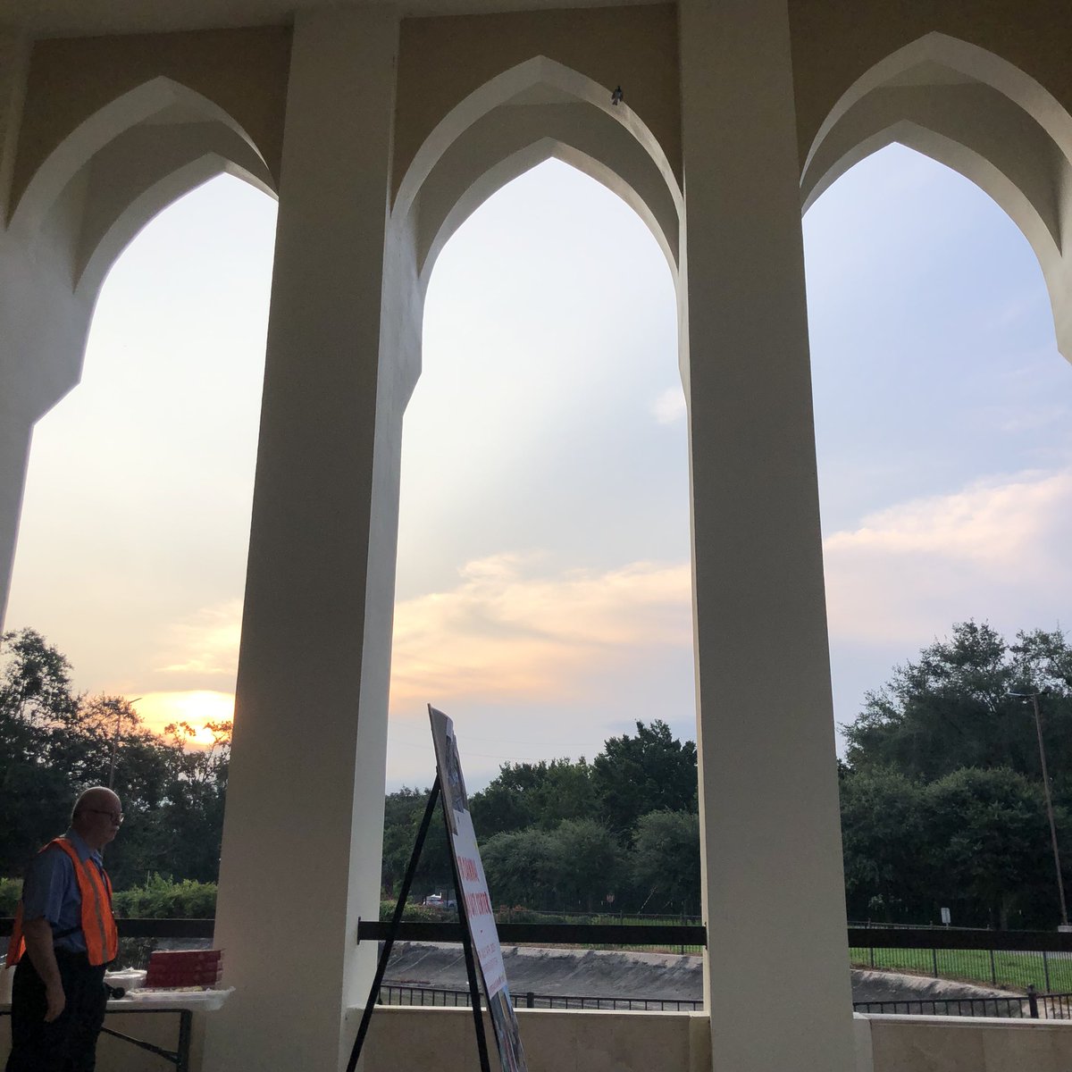 LongoriaTx's tweet photo. “Do good deeds and feel the gentle breeze” - excerpt from Eid prayers this morning that’s really resonating with me.
#EidAlAdha #InServiceToOthers https://t.co/FvEXur5rk4