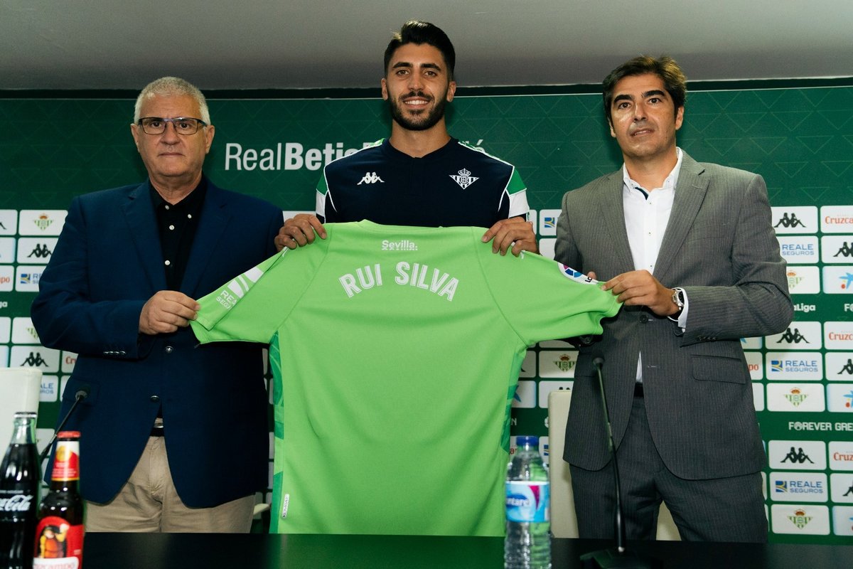 🟢Ángel Haro: "Queda aplaudir a los béticos, porque 45.000 socios en tan poco tiempo es un récord" 👇 #RealBetis  mundodeportivo.com/futbol/betis/2…