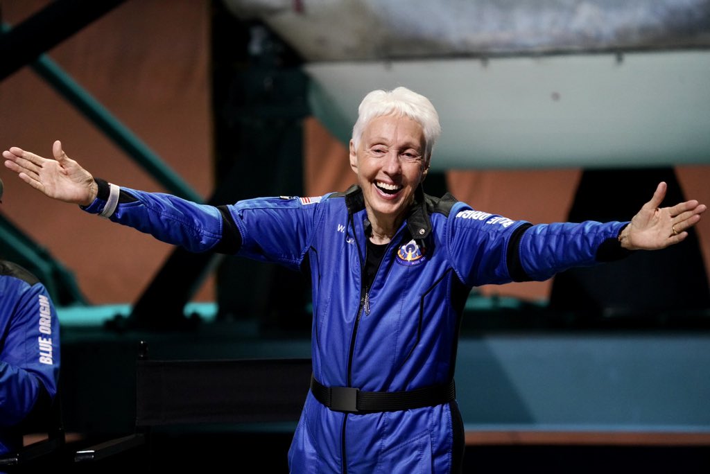 EmreKelly's tweet image. Astronaut.