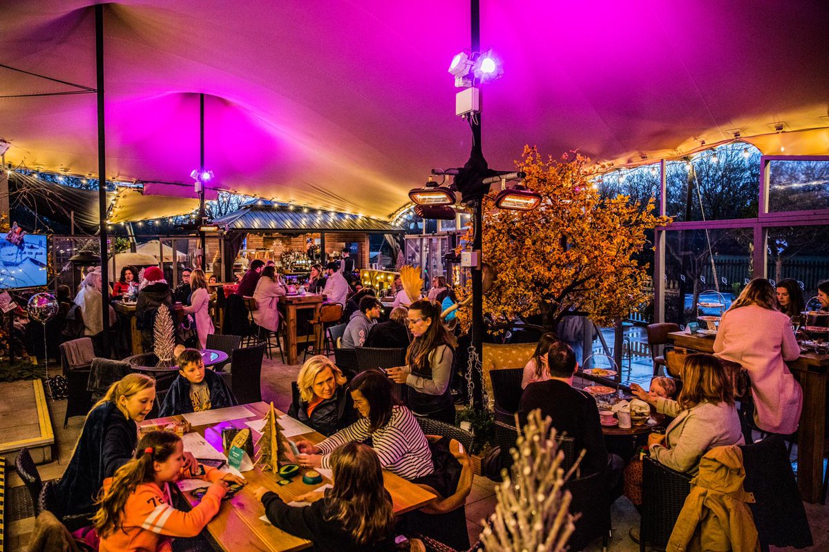 The Lodge is open for dining and we'd love to invite you! There's certainly no shortage of delicious food and drinks on offer... What do you say?

ow.ly/IINM50FoVN5
#foodanddrink #NewForest #hotel