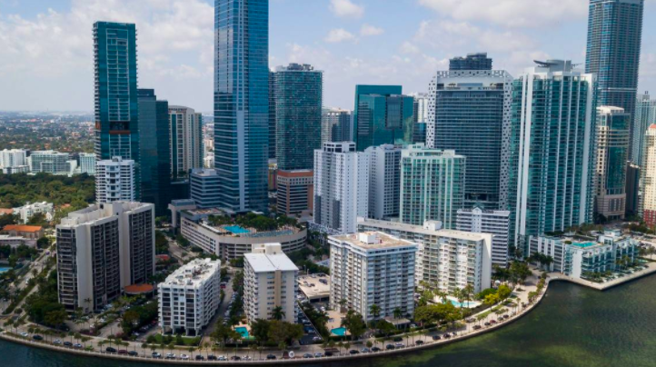 Fort Hospitality Group has acquired the Four Seasons Hotel Miami  and plans to upgrade the tower in #Miami's financial center. <a href="/MiamiHerald/">Miami Herald</a> ow.ly/bzin50Fza06