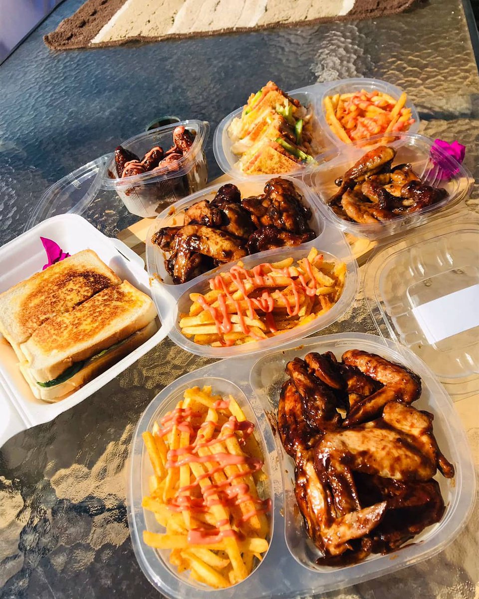 Nozz_Pozz's tweet photo. On Wednesdays we have specials , don't forget bo'baby 💕💕🥪🍗🥪🍗 📍Location : Observatory Avenue, Johannesburg. Please do RT my customer could be on your TL 💕💕🙏#GirlTalkZA https://t.co/3D7hBxMUEM