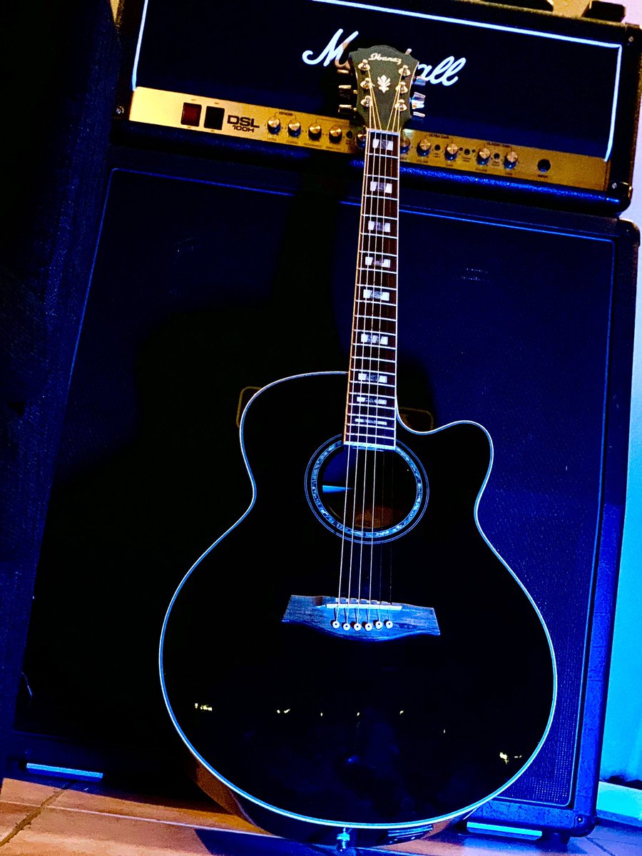 My #acousticguitar still haven't published any songs with it. But maybe one day 😱