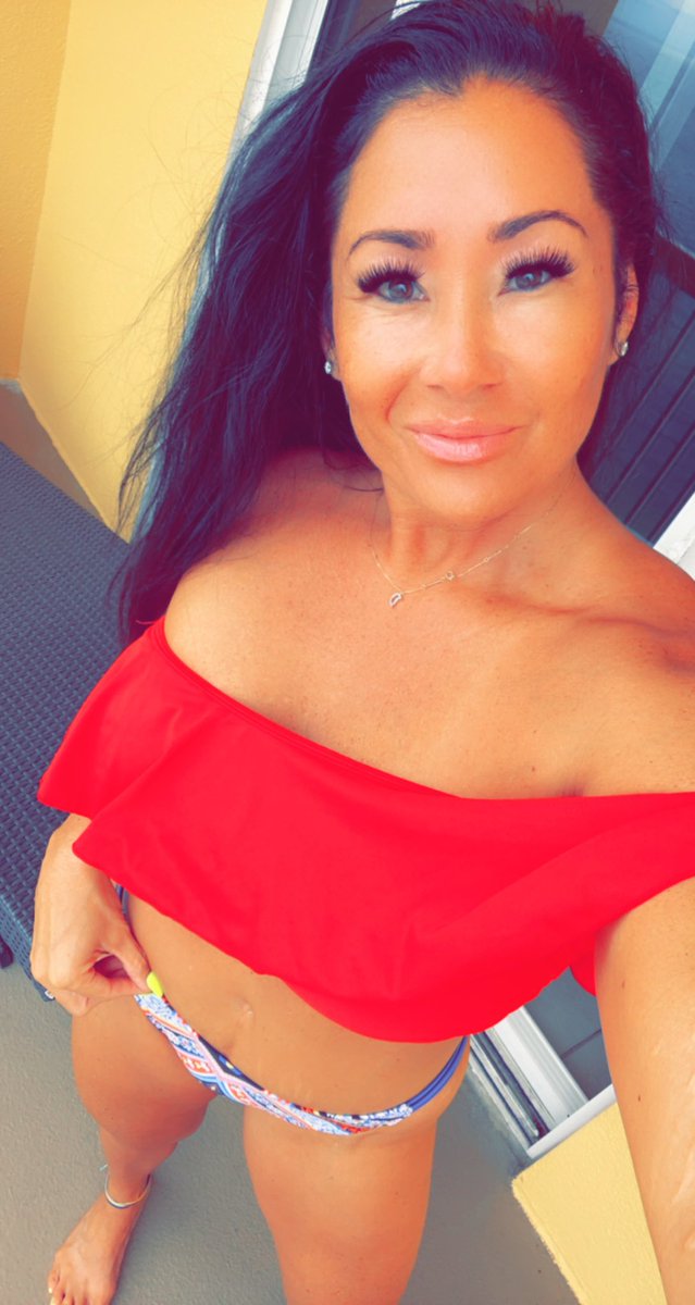 TishFit73's tweet photo. Beach day Vibes.. βπΌ#pcb #panamacitybeach #weekendvibes #vacation #sunandsand ##drinksanyone https://t.co/ReRrj20qmY