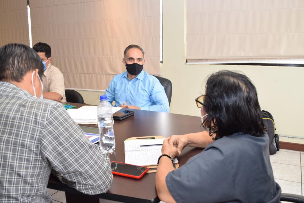 Las ligas deportivas barriales Ccdeni Ecuador, Ronald Tabares, la parroquial Progreso, así como la barrial y parroquial Rumbo al Poder participan en las mesas de trabajo que lidera @deportecz8 y su coordinador <a href="/PabloMeave/">Pablo Meave</a>. 

#JuntosLoLogramos 
🇪🇨🤜🏽🤛🏽