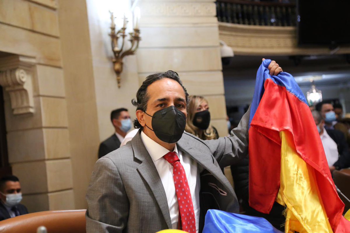 AlexLopezMaya's tweet photo. Hoy, hemos tenido que presenciar un discurso del jefe de estado que no atiende a la realidad, vanagloriándose del fracaso que ha sido su gestión. Hoy más que nunca debemos buscar la independencia de quienes en el poder han gobernado con clientelismo, corrupción y nepotismo. https://t.co/L7FD8Y0XBg