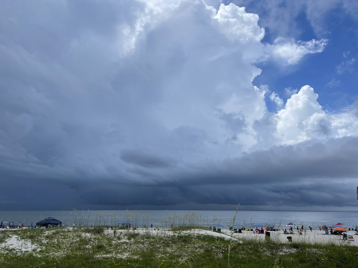 ksmithfranks's tweet photo. Shelf cloud in Orange Beach. ☁️ @spann https://t.co/SDTlIcpqPp