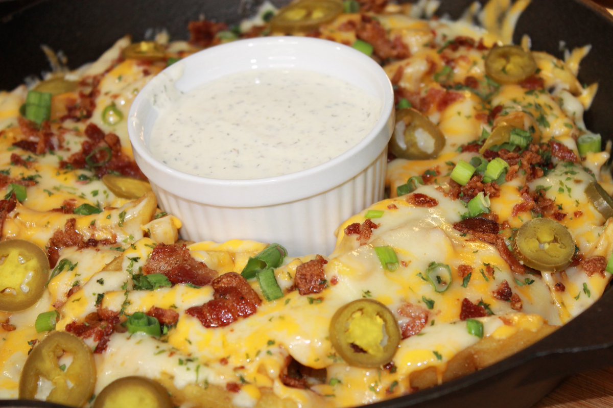 CastKitchen's tweet image. Loaded Skillet Texas Cheese Fries !