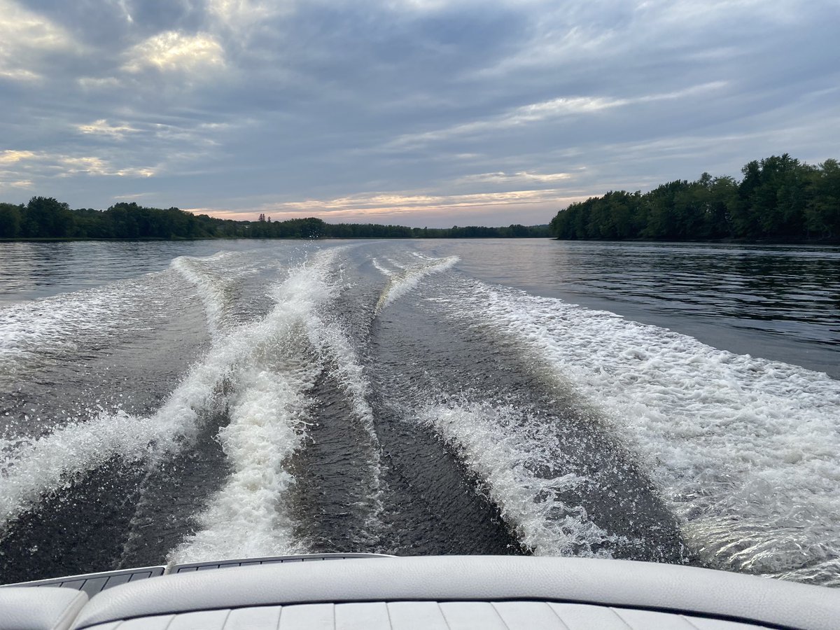 menchions_nancy's tweet photo. Grand Lake, N.B. #boating #DiscoverNB https://t.co/ux6AfZ55bk