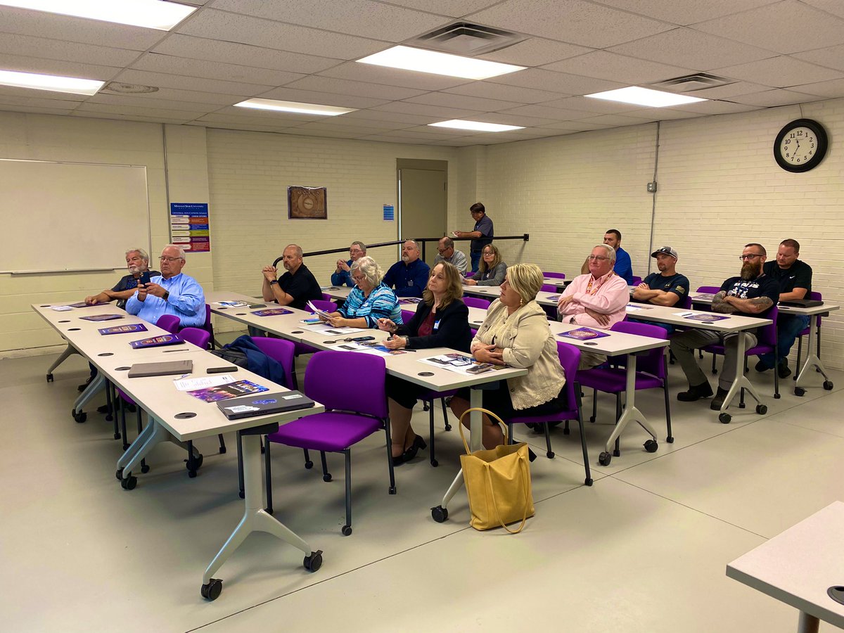 MardyLeathers's tweet photo. Thanks to @MissouriState @msu_west for the opportunity to discuss #MOWorkforce and #MOApprentice at the Greater Ozarks Center for Advanced Technology! Great community led resource to help more Missourians access sustainable employment! @JobsMoGov @MODHEWD https://t.co/23Zg5d0PnF
