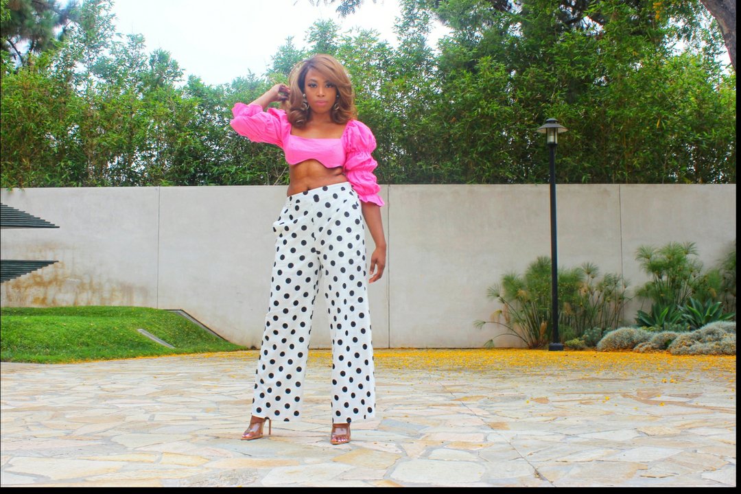 To notice without reacting proves your power over self and gives you power over the situation.  

#power #selfcare #selfcontrol #pinkaesthetic #pinktop #puffsleeve #highwaistedtrousers #highwaistedpants #trousers #highfashionlook #HighFashionOutfit #highfashion #runwayfashi