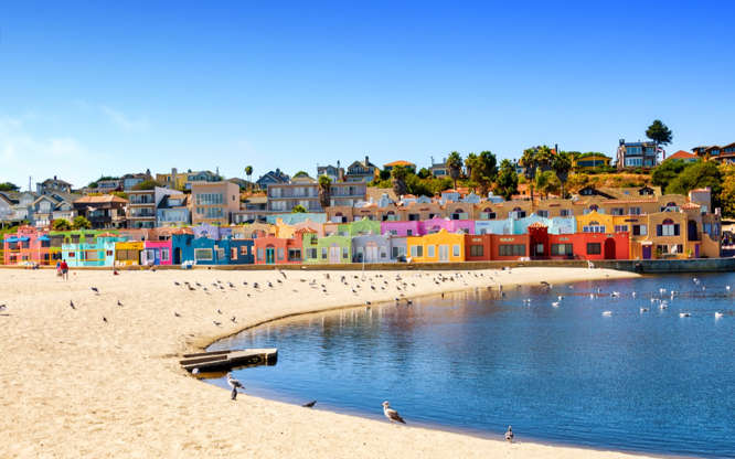 Our very own #Capitola, CA is listed as #2! "You might mistake this colorful surf spot for a seaside village on the Italian Riviera." Read more on the 17 Best #Beach Getaways in America from MSN here. 👉msn.com/en-us/travel/t…