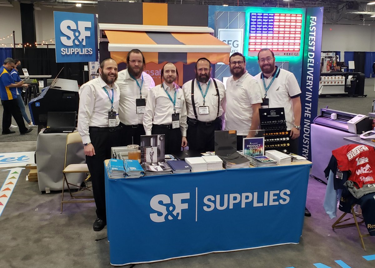 Did you catch us at booth 636 at the Graphics Pro Expo in NJ? Check out these photos and highlights! loom.ly/seV7CNw Our sales team really shone 👏👏👏
#graphicsproexpo #digitalprinting #signage #b2b #tradeshows #graphicspro #sfsupplies #signsupply #signshop #printers