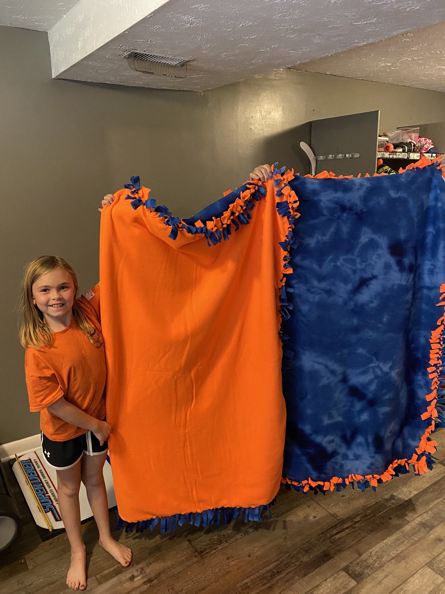 JSparanoIV's tweet photo. Izzy all ready for the @KnoxvilleNats with her @SJMRacing17 @Haudenschild_17 @MarshallRacing_ @NosEnergyDrink themed tie blanket. Mom like to keep the camper COLD and she’s ready!!!!! Excited for you so R&amp;R real soon!!!! https://t.co/tacOxha5sR