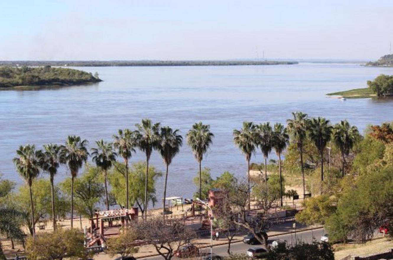 Daniela Gian på Twitter: "Bajante histórica del Río Paraná La imagen es de la ciudad de Paraná: lo que era agua, ahora es arena entre la Isla Puente y el Islote Curupí Hoy el nivel del agua es de -34 centímetros A esta altura del año, debería superar los 2 ...