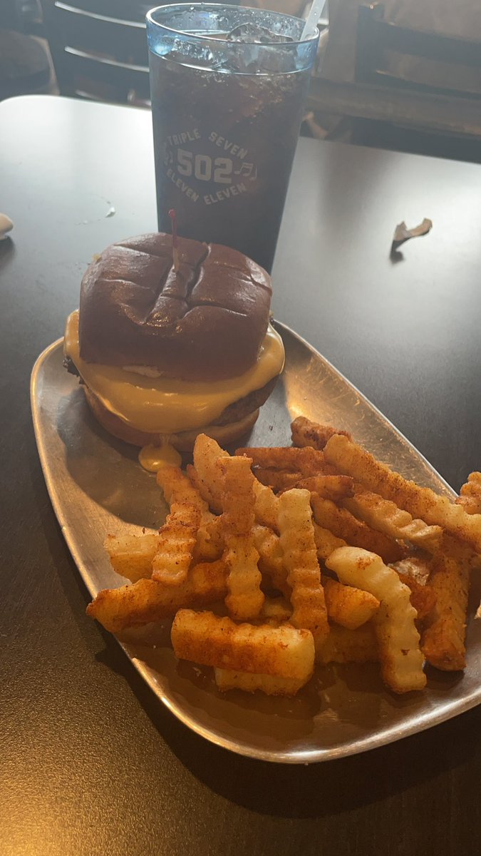 mikeidle's tweet photo. Day 2 features the Half Pound Burger from Check’s BBQ &amp; Blues. @louburgerweek #502BurgerWeek https://t.co/TizM3NAIDZ