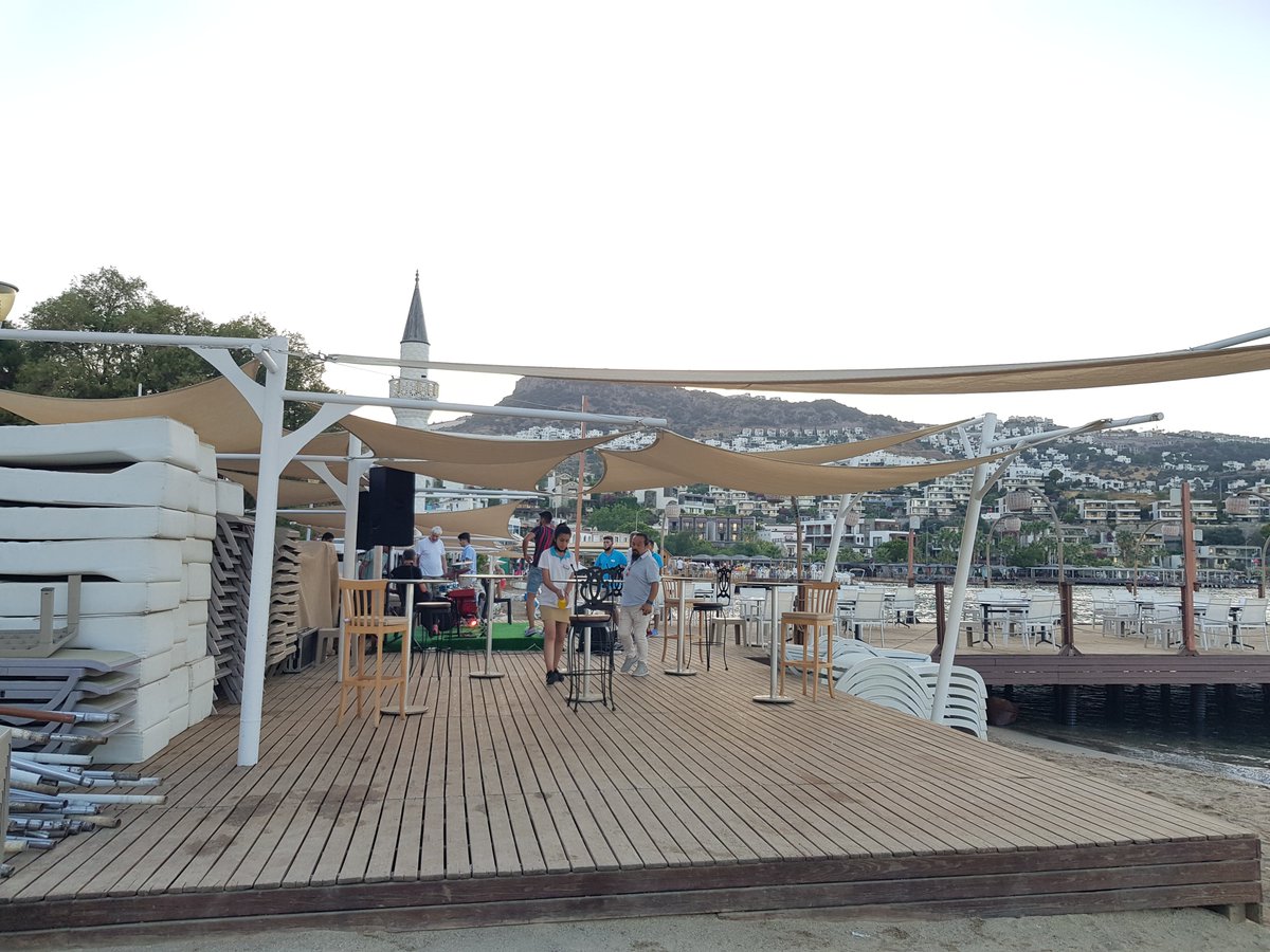 Buse Gümüş (@busegumusss) on Twitter photo Bodrum'da tüm iskeleler ticari faaliyet için kullanılıyor, plajlar çevriliyor halk giremiyor.Hiçbir sikayetimiz sonuca ulaşmıyor, hani bu işler yasaktı bakanım? Bodrum'da turizm forumu yaptiniz bir de ama turizm sadece sermaye sahiplerine...
<a href="/TCKulturTurizm/">T.C. Kültür ve Turizm Bakanlığı</a>
<a href="/MehmetNuriErsoy/">Mehmet Nuri Ersoy</a> Bodrum'da tüm iskeleler ticari faaliyet için kullanılıyor, plajlar çevriliyor halk giremiyor.Hiçbir sikayetimiz sonuca ulaşmıyor, hani bu işler yasaktı bakanım? Bodrum'da turizm forumu yaptiniz bir de ama turizm sadece sermaye sahiplerine...
<a href="/TCKulturTurizm/">T.C. Kültür ve Turizm Bakanlığı</a>
<a href="/MehmetNuriErsoy/">Mehmet Nuri Ersoy</a>