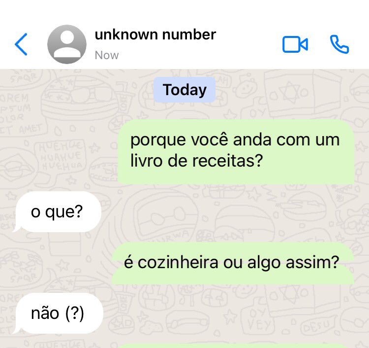 maxmoffwanda's tweet photo. • AU • 
Na qual Wanda começa a receber mensagens de um número desconhecido alegando que está com um de seus livros favoritos. Mas pode ir além disso. https://t.co/0QLOEeIsC9