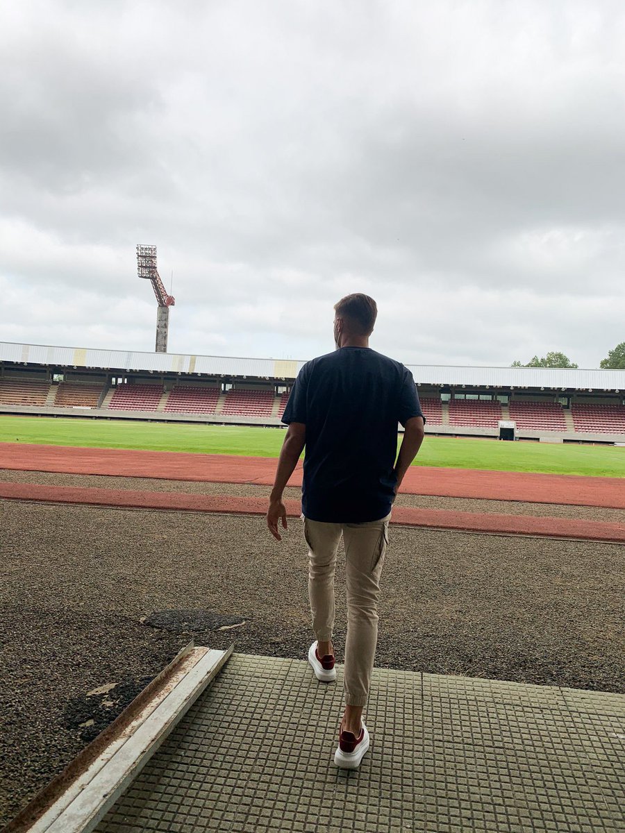 Con ganas e ilusion de afrontar este nuevo reto.
#ForzaCompos 
#ONosoCamiño
<a href="/SDCompostelaWeb/">SD Compostela</a>