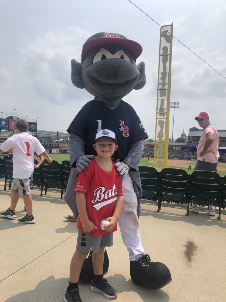 Dawndra34's tweet photo. #BatsBaseball #BuddyTheBat https://t.co/BqVWzLWog2